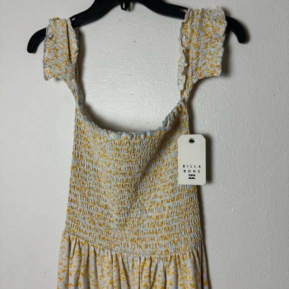 BILLABONG
Keep It Sweet Smocked Off shoulder dress - Picture 4 of 11